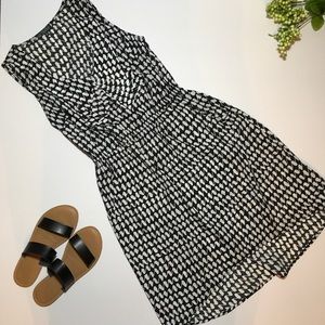 BeBop | black/white pattern ruffle collar high-lo